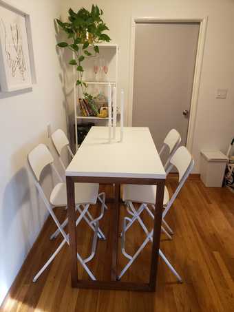 Beautiful wooden high table with 4 white chairs 2