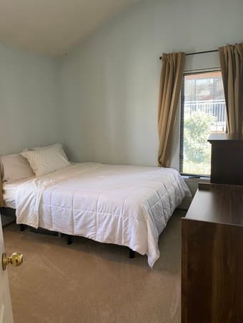 Private room in townhouse near California Avenue — $964/month 1