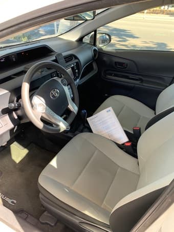 Toyota Prius C - 2016 Hybrid Hatchback - White - Excellent Condition 2