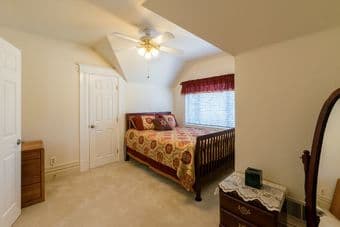 Room with closet and shared bathroom in Redwood City 1