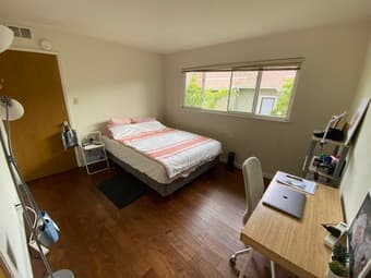 Beautiful Large Sunny 2BR/2BA Downtown Palo Alto Room 2
