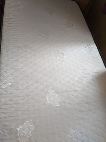 Twin matress excellent condition 1