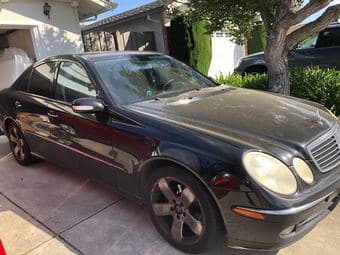 Benz E320 black for sale 3