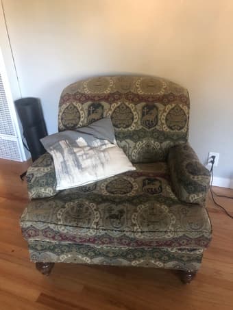 Twin beautiful vintage armchairs 3
