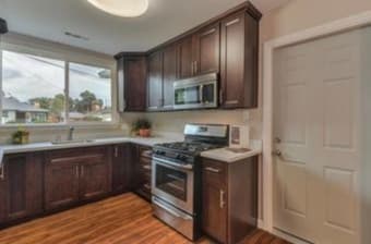 Master bedroom in 3B2B House in EPA - Ladies Only 3