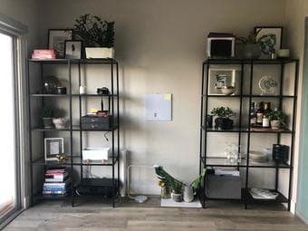 2 SHELVES UNIT 1