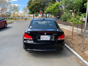 BMW 128i 2009 77k milege Black 2