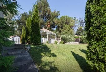 Private Bathroom + Bedroom in Mansion! Near Tesla + 280 + Hikes! 2