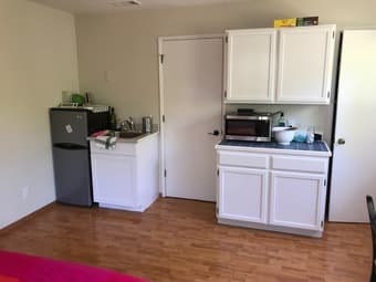 Furnished studio apartment on campus - available now 2