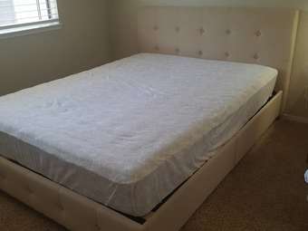 Amherst Upholstered Platform Bed Queen size 1