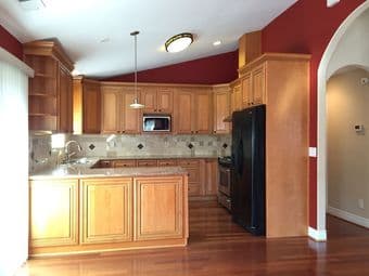 Master bedroom & private bathroom in 4-bdrm houseshare available! 2