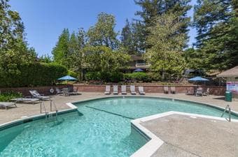 Room available in Menlo Park - $1700/month. Biking distance to campus 3