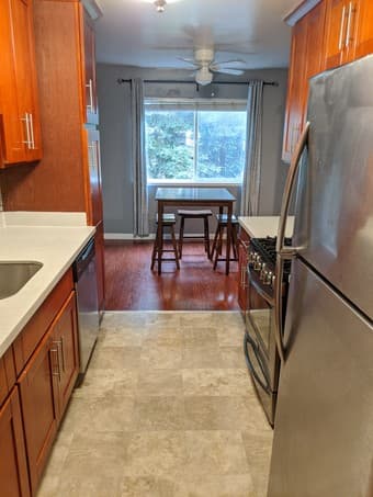 Large renovated 2B/2B - 1 month free rent or $3750 signing bonus - RWC 2