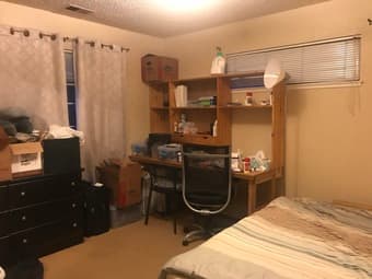 1 Bedroom at an Eco-friendly House in College Terrace 1