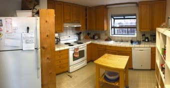 1 Bedroom at an Eco-friendly House in College Terrace 3