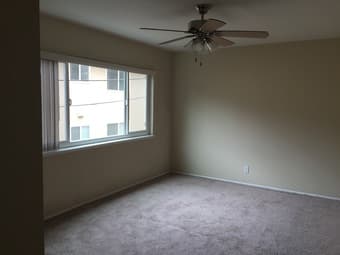Bedroom in a 3Bed/2 Bath Apt in Menlo Park. Flexible move-in 7/1-8/1 1