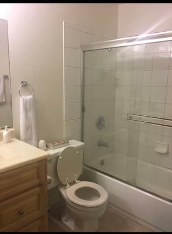 Quiet Cul-de-Sac Room Available 3