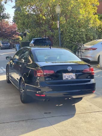 2016 Volkswagen Jetta 1.8T Sport Black - 20k miles 2