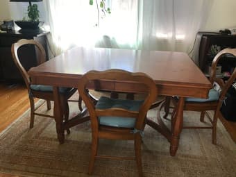 Dining Table + 8 Chairs NOW 150$ 1