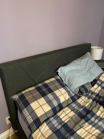 Bed frame queen Zinus ($300 on Amazon) 1
