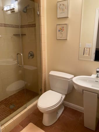 1Br/1Ba in 2Br/2Ba Menlo Park apartment near Stanford, available now! 3