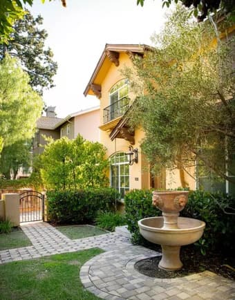 1 Room for Rent in Beautiful Menlo Park House for lease starting 7/28 2