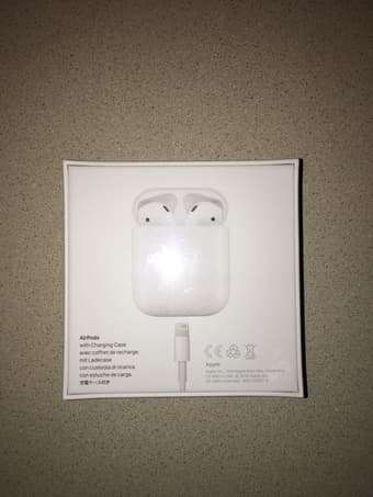 [New] Apple AirPods 2nd Gen w/ Charging Case 1