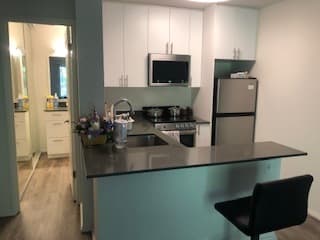 Spacious studio renovated and furnished walk to Mountain View Caltrain 2
