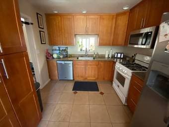 RWC 2 Furnishe Rooms Avail Fun Late 20s Relaxed Professionals - $1,150 3