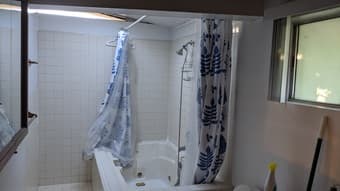 1250/400ft2 room Private Entrance, Private Bathroom 2