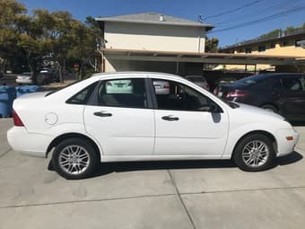 Ford Focus SE 3