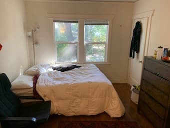Spacious master bedroom in Menlo Park house 1
