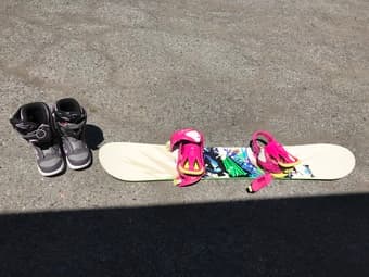 Women’s 144cm snowboard with bindings 1