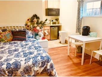 Charming furnished studio 3 miles from stanford 1
