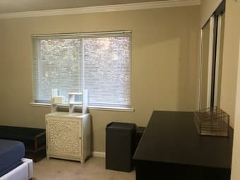Room for rent in spacious 3bed/2bath. Females Only! 3
