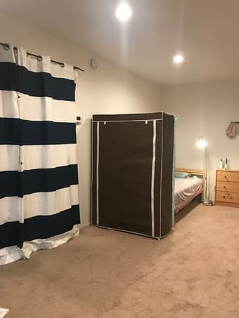 宽敞明亮带家具1室出租 2