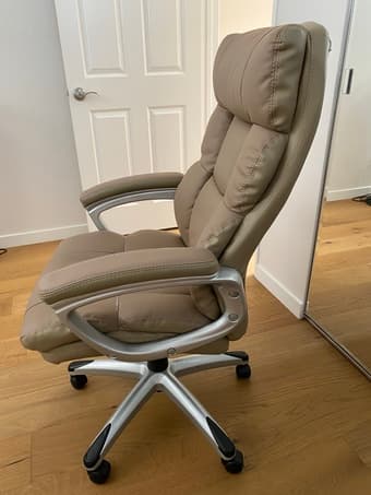 Barely used big tall office chair 2