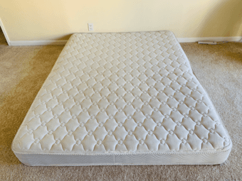 queen size mattrass 1