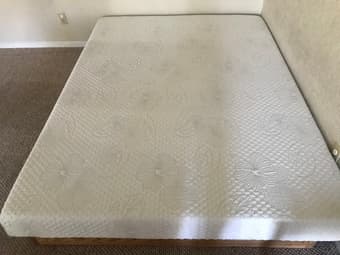 queen size mattress and box 2
