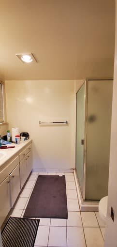 Two bedrooms available in 3bd apartment 3