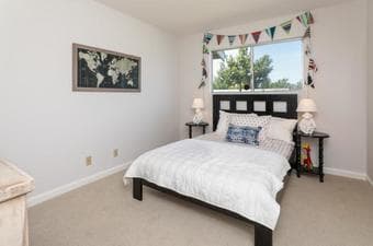 $1,000 incl. utilities Furnished room in Palo Alto AC&In-unit Laundry 1