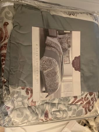 Queen size Comforter 1