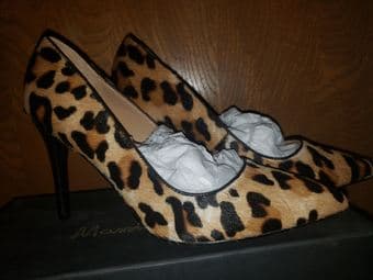 Moving sale everything $5 - women's clothes, floor lamp, shoes etc 1
