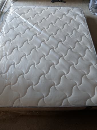 Inofia memory foam queen mattress (free delivery) 2