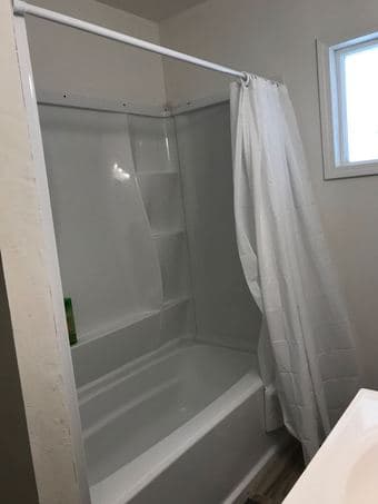 A furnished room available in house from Sep. 8th.  (房间出租) 3