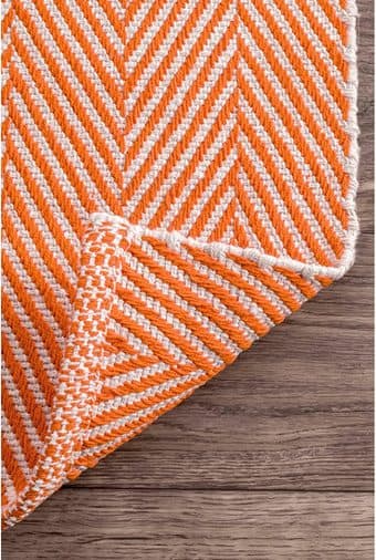 Amazing rug, great way to brighten and cozy-up a room! 2