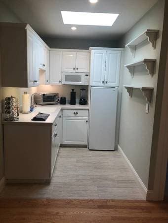 Rare studio with balcony in downtown Palo Alto 3