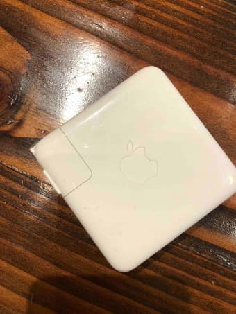 Apple 61W USB-C Power Adapter 1