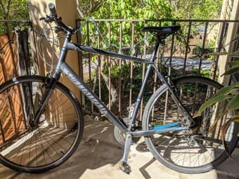 Specialized bike, good for 5'10 - 6'2 1