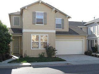 Room available in 4bd 2.5ba, spacious house in EPA, near park 1